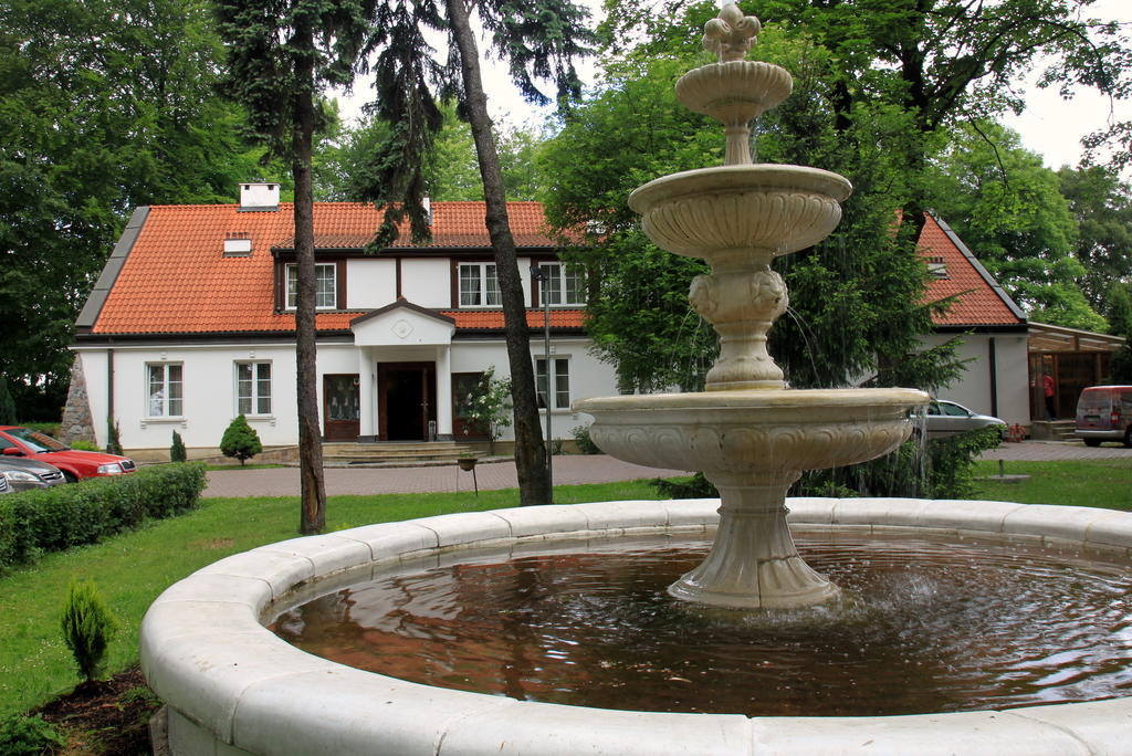 Dedek Park - Historyczny Dworek W Pieknym Parku Skaryszewskim Obok Stadionu Narodowego Варшава Екстериор снимка