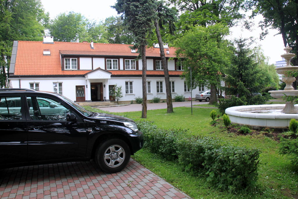 Dedek Park - Historyczny Dworek W Pieknym Parku Skaryszewskim Obok Stadionu Narodowego Варшава Екстериор снимка